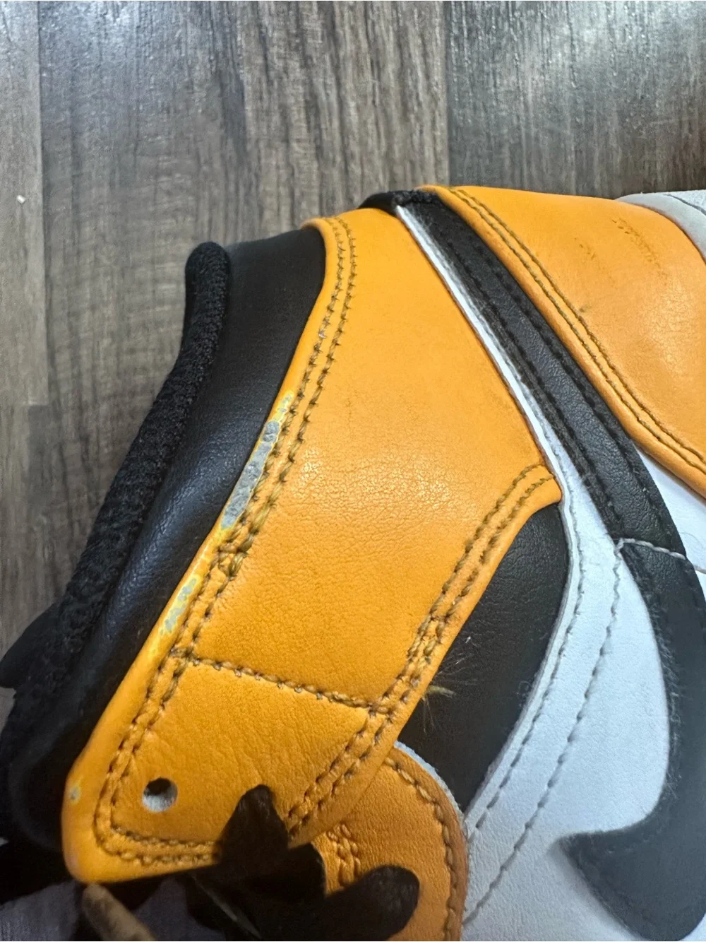 Nike Jordan 1 mid taxi yellow black size 4